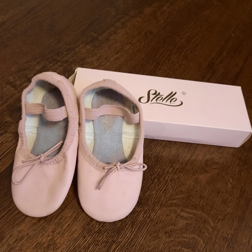 Stelle toddler girls pink size 9.5 ballet slippers